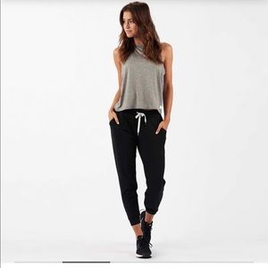 Vuori Performance Joggers. Black